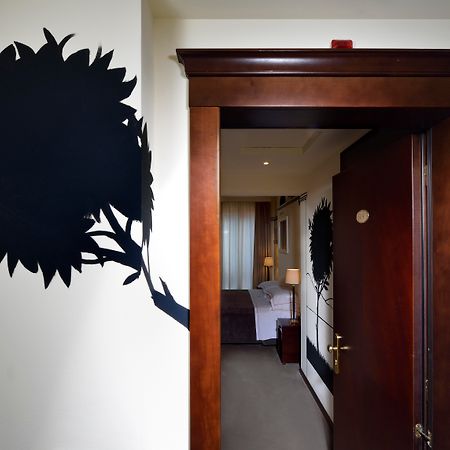 Phi Hotel Bologna Bagian luar foto