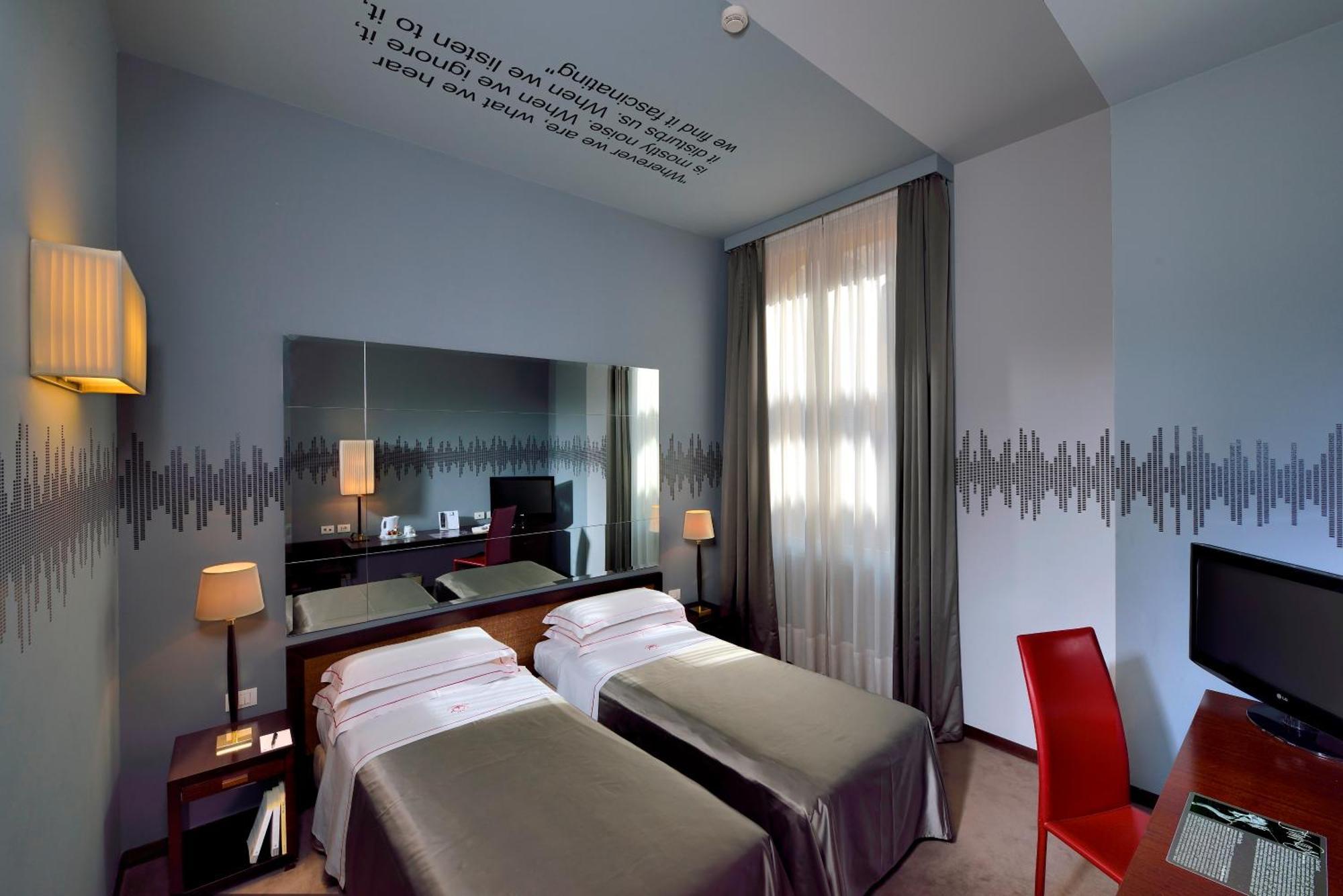 Phi Hotel Bologna Bagian luar foto