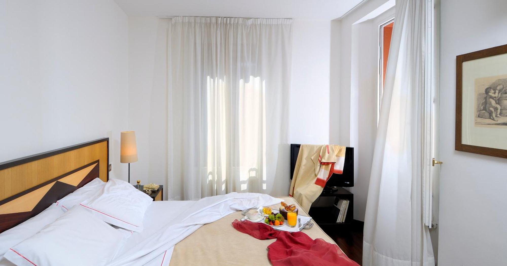 Phi Hotel Bologna Bagian luar foto